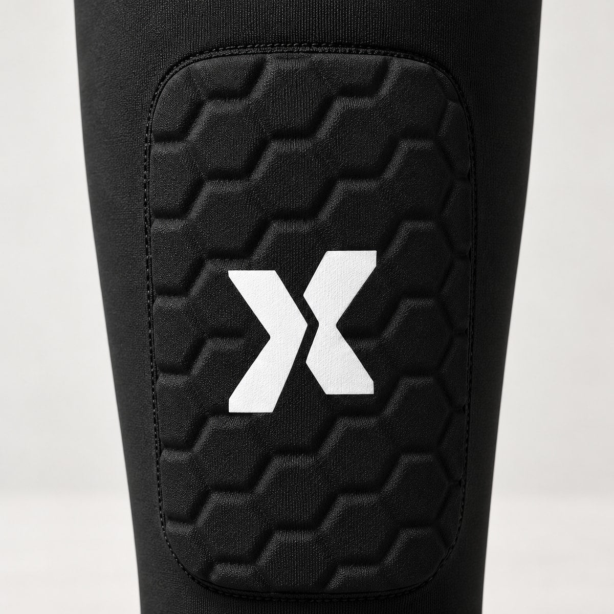 Détail de la coque alvéolée junior et du symbole X EXTÉR