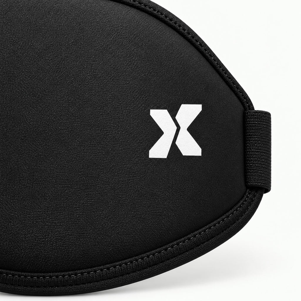 Détail du masque de sommeil et du symbole X EXTÉR